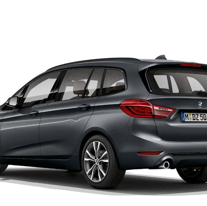 Dreiviertel-Frontansicht BMW 2er Gran Tourer Modell Sport Line BMW 2er Gran Tourer 220d Modell Sport Line F46 Facelift 2018 Mineralgrau metallic Dreiviertel-Frontansicht