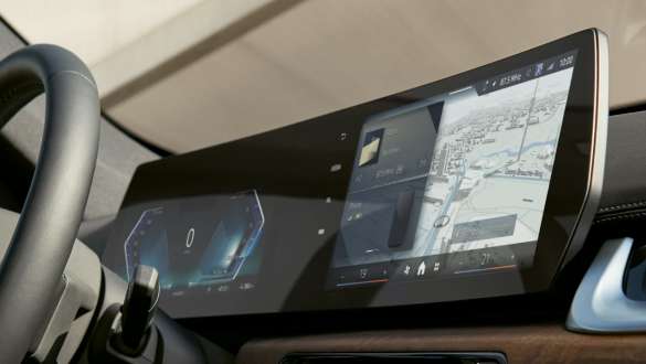 BMW iX1 U11 BEV Interieur Curved Display BMW iX1 U11 BEV Interieur Armaturenbrett Curved Display Seitenansicht