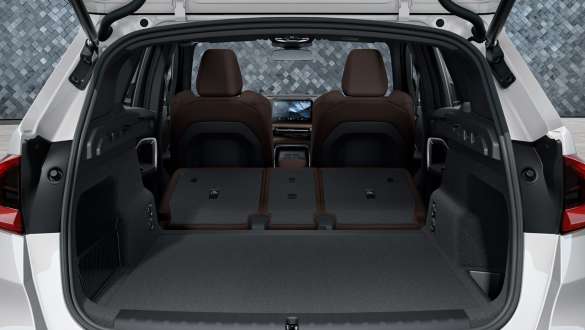 BMW iX1 U11 BEV Interieur Gepäckraum BMW iX1 U11 BEV Interieur Gepäckraum Heckansicht umgeklappte Rücksitzlehnen