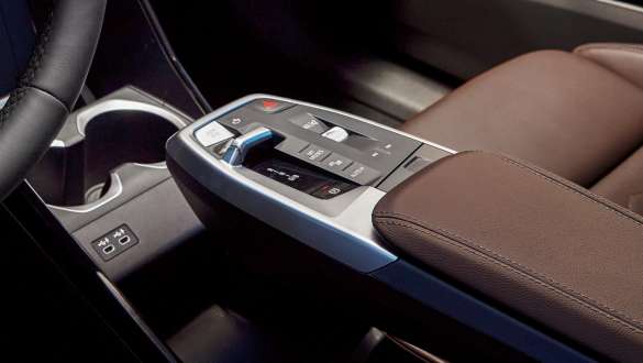 BMW iX1 U11 BEV Interieur Mittelkonsole BMW iX1 U11 BEV Interieur Mittelkonsole Gangwahltoggle