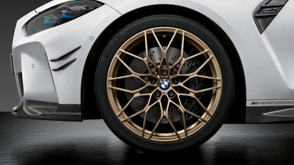 M Performance Schmiederad Kreuzspeiche 1000 M Frozen Goldbronze BMW M4 Competition Cabrio mit M xDrive G83 2021 BMW M4 Competition Cabrio mit M xDrive G83 2021 M Performance Schmiederad Kreuzspeiche 1000 M Frozen Goldbronze Nahaufnahme