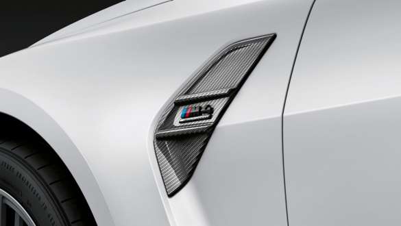 M Performance Air Breather Carbon BMW M4 Competition Cabrio mit M xDrive G83 2021 BMW M4 Competition Cabrio mit M xDrive G83 2021 M Performance Air Breather Carbon Nahaufnahme