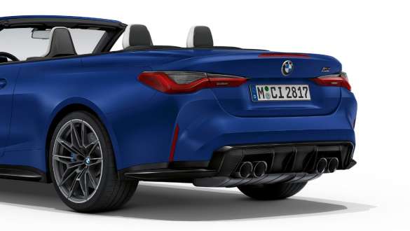 Heckdesign BMW M4 Competition Cabrio mit M xDrive G83 2021 BMW M4 Cabrio Competition mit M xDrive G83 2021 BMW Individual Frozen Portimao Blau metallic Heckdesign Dreiviertel-Heckansicht