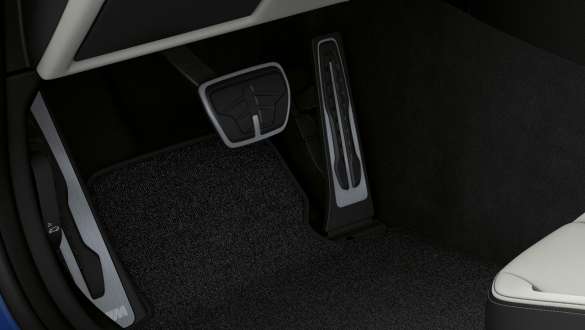 Integriertes M spezifisches Bremssystem BMW M4 Competition Cabrio mit M xDrive G83 2021 BMW M4 Competition Cabrio mit M xDrive G83 2021 Integriertes M spezifisches Bremssystem