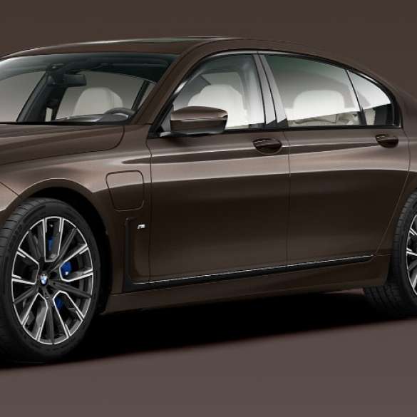 You choose, we paint. BMW 745Le xDrive in BMW Individuallackierung Macadamia BMW 745Le xDrive, stehend, in BMW Individuallackierung Macadamia
