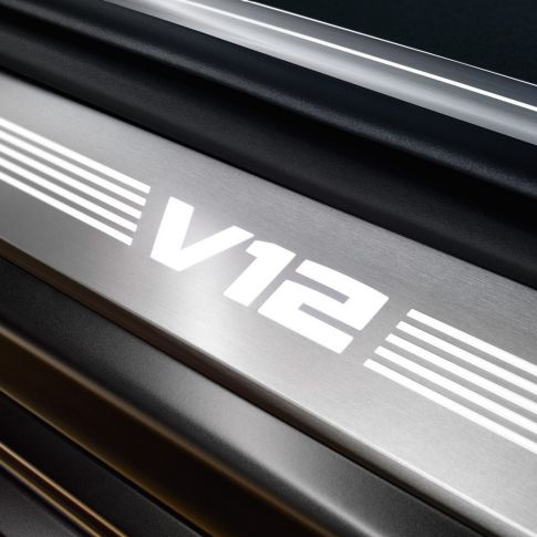 BMW Einstiegsleiste mit V12-Schriftzug BMW M760Li xDrive Limousine, BMW M760Li Interieur