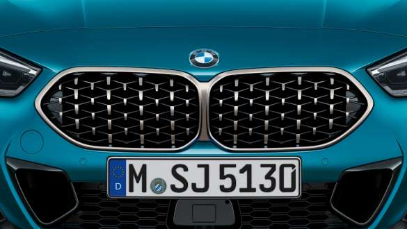 Naseaux BMW en style mesh BMW Série 2 Gran Coupé F44 Naseaux BMW en style Mesh, BMW Série 2 Gran Coupé en Snapper Rocks Blau metallic F44, vue en gros plan de face