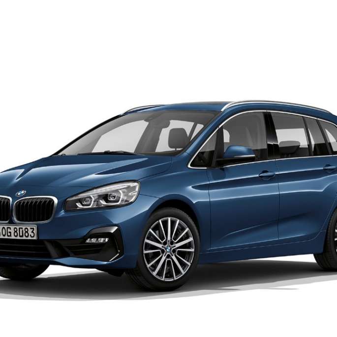 Vue de trois quarts avant de la BMW Série 2 Gran Tourer, Modèle Advantage BMW Série 2 Gran Tourer 218i, Modèle Advantage, F46 restylage 2018 Mediterranblau metallic, vue de trois quarts avant