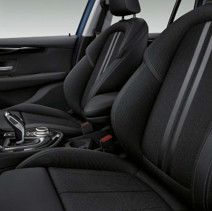 Sièges sport de la BMW Série 2 Gran Tourer, Modèle Advantage Sièges sport de la BMW Série 2 Gran Tourer 218i, Modèle Advantage F46 2018 habitacle
