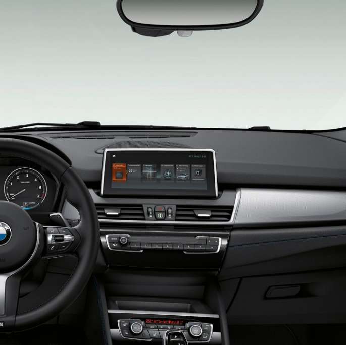 Poste de conduite de la BMW Série 2 Gran Tourer, Modèle Advantage Poste de conduite de la BMW Série 2 Gran Tourer 218i, Modèle Advantage, F46 2018 habitacle