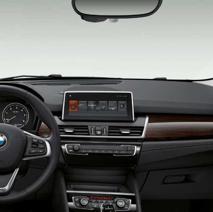 Poste de conduite de la BMW Série 2 Gran Tourer, Modèle Luxury Poste de conduite de la BMW Série 2 Gran Tourer 218d xDrive, Modèle Luxury, F46 2018 habitacle