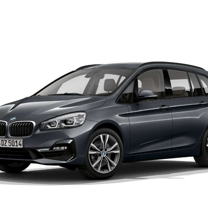 Vue de trois quarts avant de la BMW Série 2 Gran Tourer, Modèle Sport BMW Série 2 Gran Tourer 220d, Modèle Sport, F46 restylage 2018 Mineralgrau metallic, vue de trois quarts avant