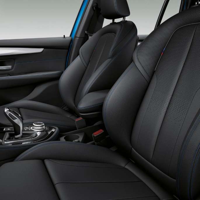 Sièges sport de la BMW Série 2 Gran Tourer, Modèle M Sport Sièges sport de la BMW Série 2 Gran Tourer 220d xDrive, Modèle M Sport F46 2018 habitacle