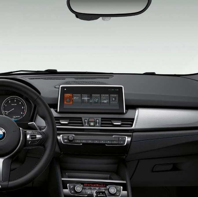 Poste de conduite de la BMW Série 2 Gran Tourer, Modèle M Sport Poste de conduite de la BMW 2 Gran Tourer 220d xDrive, Modèle M Sport F46 2018 habitacle