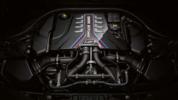 Moteur essence 8 cylindres M TwinPower Turbo BMW M8 Gran Coupé F93 LCI 2022 BMW M8 Gran Coupé F93 LCI restylage 2022 Moteur essence 8 cylindres M TwinPower Turbo vue en gros plan
