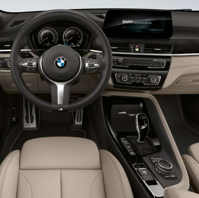Poste de conduite de la BMW X2 sDrive20i Modèle M Sport X BMW X2 sDrive20i Modèle M Sport X 2018 F39 intérieur, poste de conduite