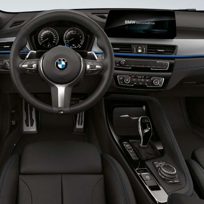 Poste de conduite de la BMW X2 sDrive20i Modèle M Sport BMW X2 sDrive20i, Modèle M Sport 2018 F39, intérieur, poste de conduite
