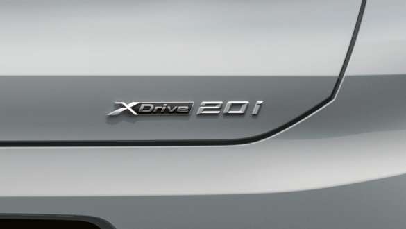Vue arrière de la BMW X2 F39 Vue arrière de la BMW X2 xDrive 2020 F39 Brooklyn Grau