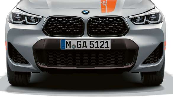 Prises d'air de la BMW X2 2018 F39 Vue avant des prises d’air de la BMW X2 2018 F39 Galvanic Gold metallic