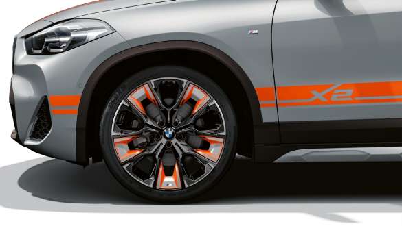 Bords des passages de roues de la BMW X2 F39 Vue de profil des bords des passages de roues de la BMW X2 2018 F39 Galvanic Gold metallic