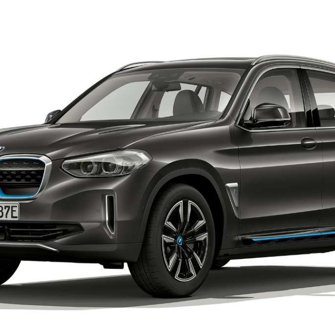BMW iX3 G08 2020, modèle « Inspiring », vue de trois quarts avant BMW iX3 G08 2020, modèle « Inspiring » en Sophistograu Brillianteffekt, vue de trois quarts avant