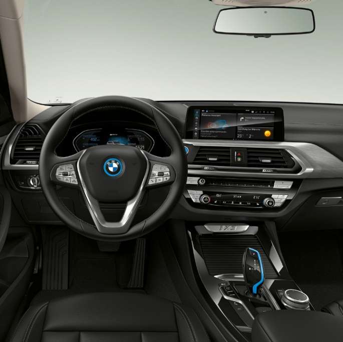BMW iX3 G08, modèle « Inspiring », poste de conduite BMW iX3 G08 2020, modèle « Inspiring », poste de conduite et habitacle