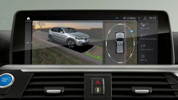 Parking Assistant Pack Plus BMW iX3 G08 Parking Assistant Pack Plus de la BMW iX3 G08 2020, Control Display et habitacle