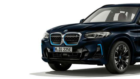 Vue avant de la BMW iX3 G08 2021 BMW iX3 G08 2021, vue avant