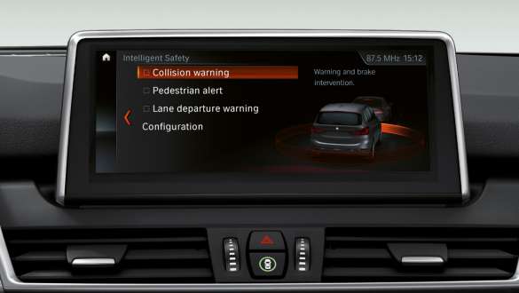 Driving Assistant Plus della BMW Serie 2 Gran Tourer Driving Assistant Plus Control Display della BMW Serie 2 Gran Tourer F46 2018 abitacolo
