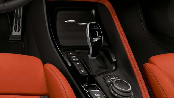 Cambio sportivo della BMW X2 M35i (F39) Cambio sportivo della BMW X2 M35i (F39 ) abitacolo
