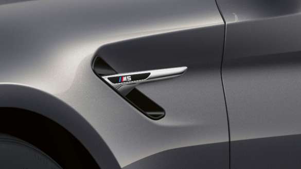 Air Breather M della BMW M5 F90 2020 Air Breather M della BMW M5 F90 LCI Facelift 2020 Brands Hatch Grey metallizzato Primo piano