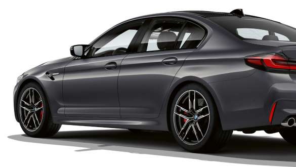 M xDrive BMW M5 F90 2020 Vista laterale M xDrive BMW M5 F90 LCI Facelift 2020 Brands Hatch Grey metallizzato Vista laterale