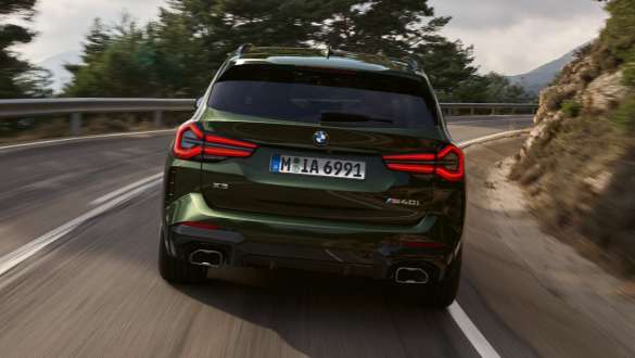 Differenziale sportivo M della BMW X3 M40i M40d G01 LCI Facelift 2021 BMW X3 M40i M40d G01 LCI Facelift 2021 Malachit Green metallizzato Differenziale sportivo M Vista posteriore