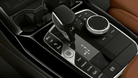 Cambio sportivo Steptronic a 8 rapporti della BMW X3 M40i M40d G01 LCI Facelift 2021 BMW X3 M40i M40d G01 LCI Facelift 2021 Cambio sportivo Steptronic a 8 rapporti Selettore marce Abitacolo