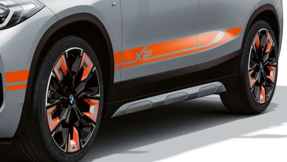 Fascione laterale della BMW X2 F39 Fascione laterale della BMW X2 F39 2020 Brooklyn Grey vista laterale a tre quarti