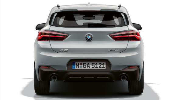 Vista posteriore della BMW X2 F39 Vista posteriore della BMW X2 F39 2020 Brooklyn Grey