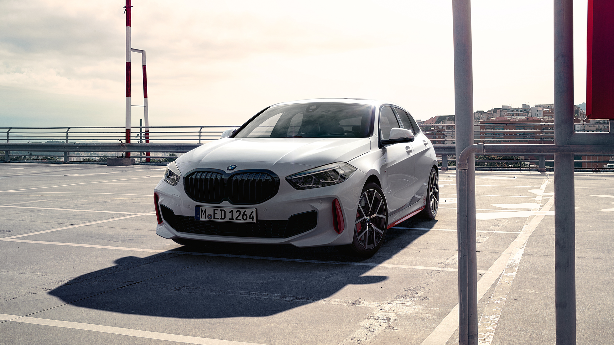 Digital Key BMW Serie 1. La BMW Serie 1 sia apre tramite Digital Key via smartphone.