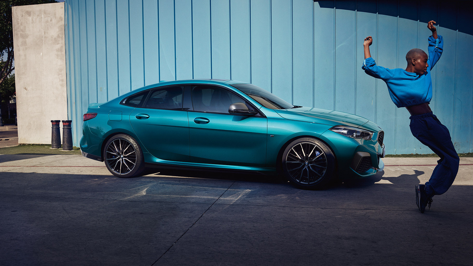 Attraktive Coupé-Silhouette BMW 2er Gran Coupé F44 Attraktive Coupé-Silhouette BMW 2er Gran Coupé Snapper Rocks Blau metallic F44 Seitenansicht