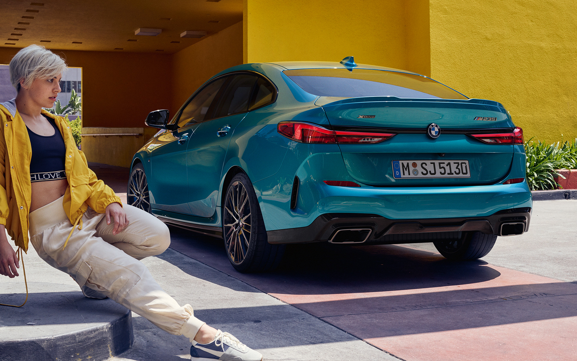 Posteriore atletico della BMW Serie 2 Gran Coupé F44 Posteriore atletico della BMW Serie 2 Gran Coupé F44 Snapper Rocks Blue metallizzato, vista laterale a tre quarti