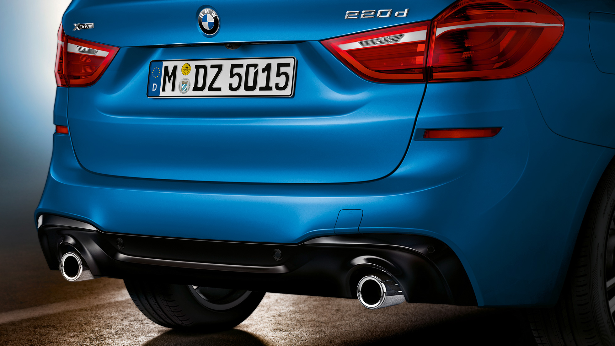 Posteriore della BMW Serie 2 Gran Tourer F46 Posteriore della BMW Serie 2 Gran Tourer F46 Facelift 2018 Estoril Blue metallizzato primo piano del posteriore