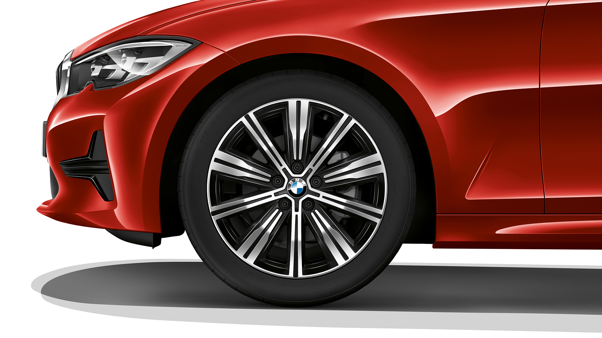 BMW Série 3 Berline, jante en alliage léger du Modèle Advantage. G20 Gros plan d’une jante en alliage léger de la BMW Série 3 Berline, dotée de l’équipement du Modèle Advantage. G20