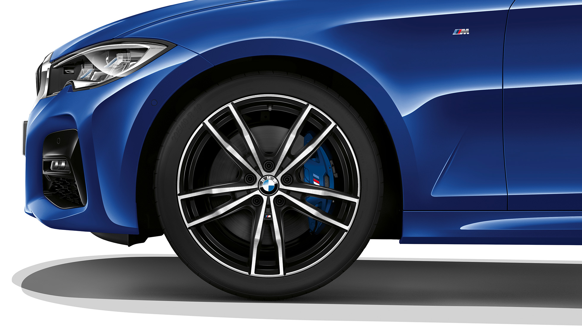 BMW Série 3 Berline, jante du Modèle M Sport. G20 Gros plan d’une jante en alliage léger de la BMW Série 3 Berline, dotée de l’équipement du Modèle M Sport. G20