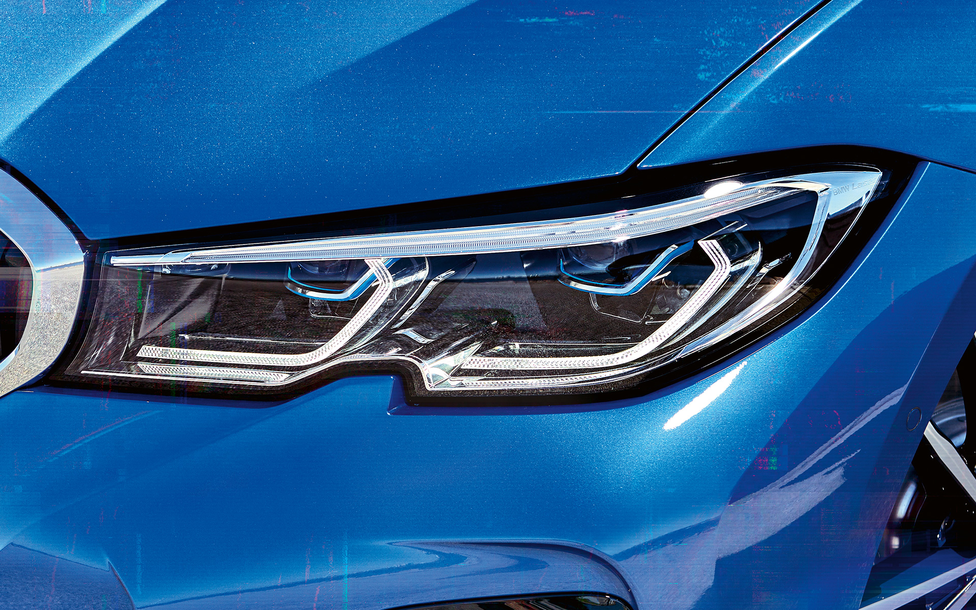 BMW Serie 3 Berlina (G20), BMW Laserlight. BMW Serie 3 Berlina (G20), BMW Laserlight. Primo piano laterale del proiettore anteriore destro con BMW Laserlight.