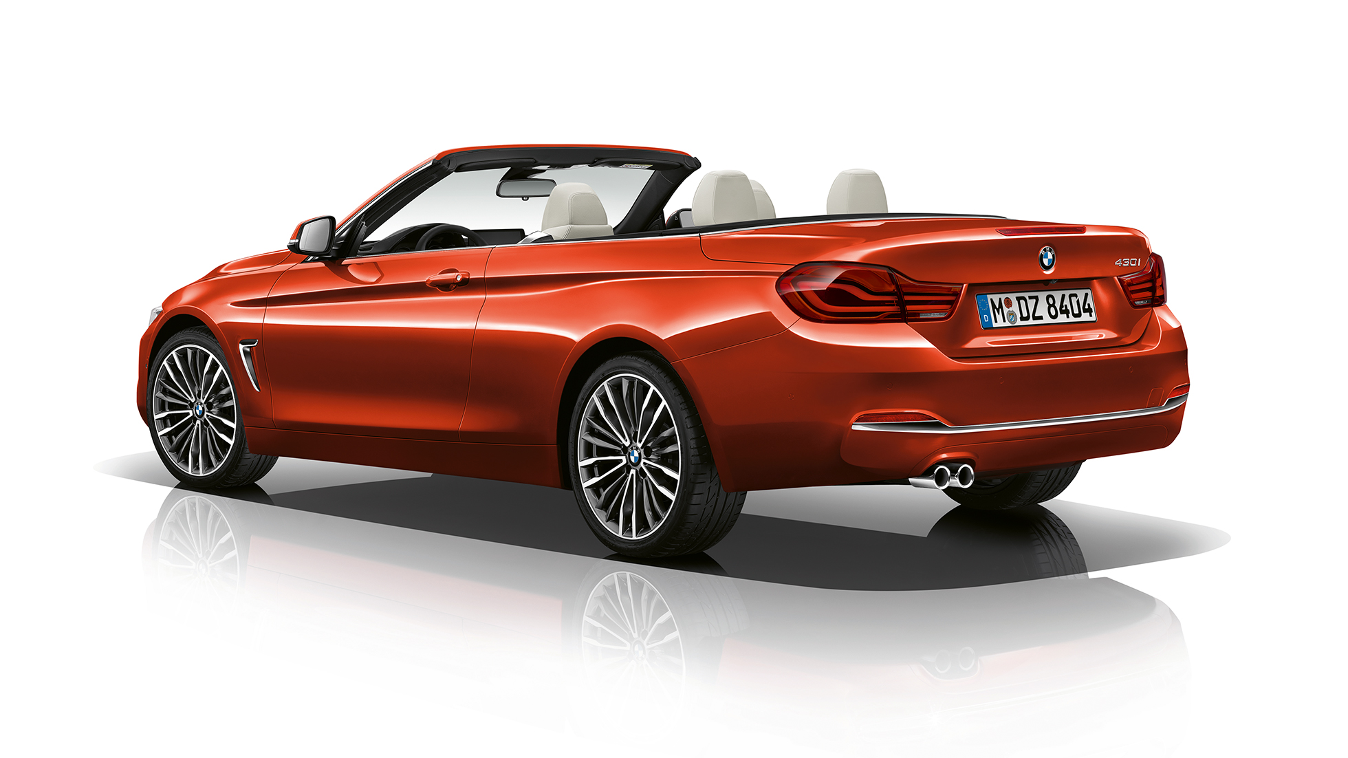 BMW Serie 4 Cabrio, Versione Luxury Line, ripresa posteriore a tre quarti BMW Serie 4 Cabrio, Versione Luxury Line, ripresa posteriore a tre quarti