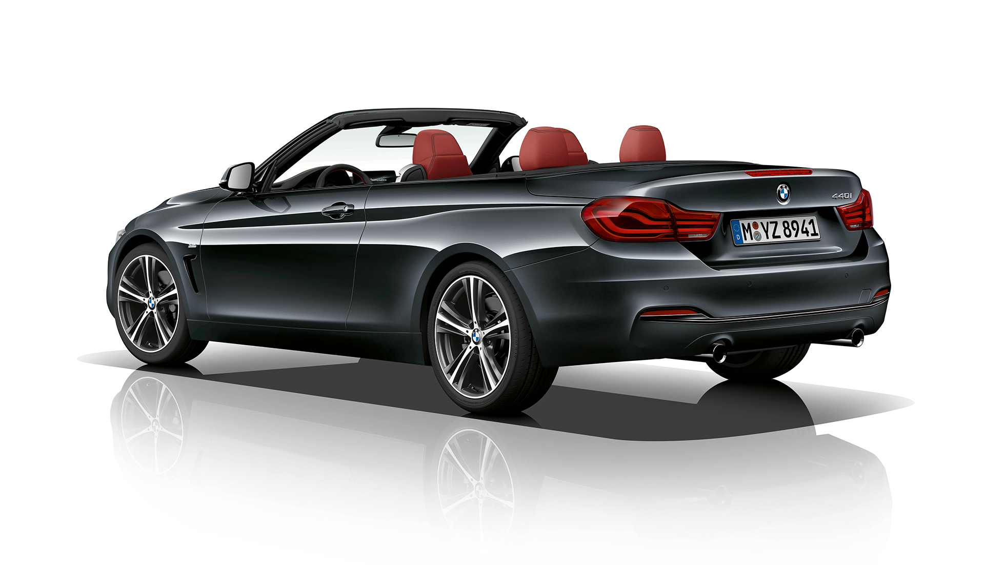 BMW Serie 4 Cabrio, Versione Sport Line, ripresa posteriore a tre quarti BMW Serie 4 Cabrio, Versione Sport Line, ripresa posteriore a tre quarti