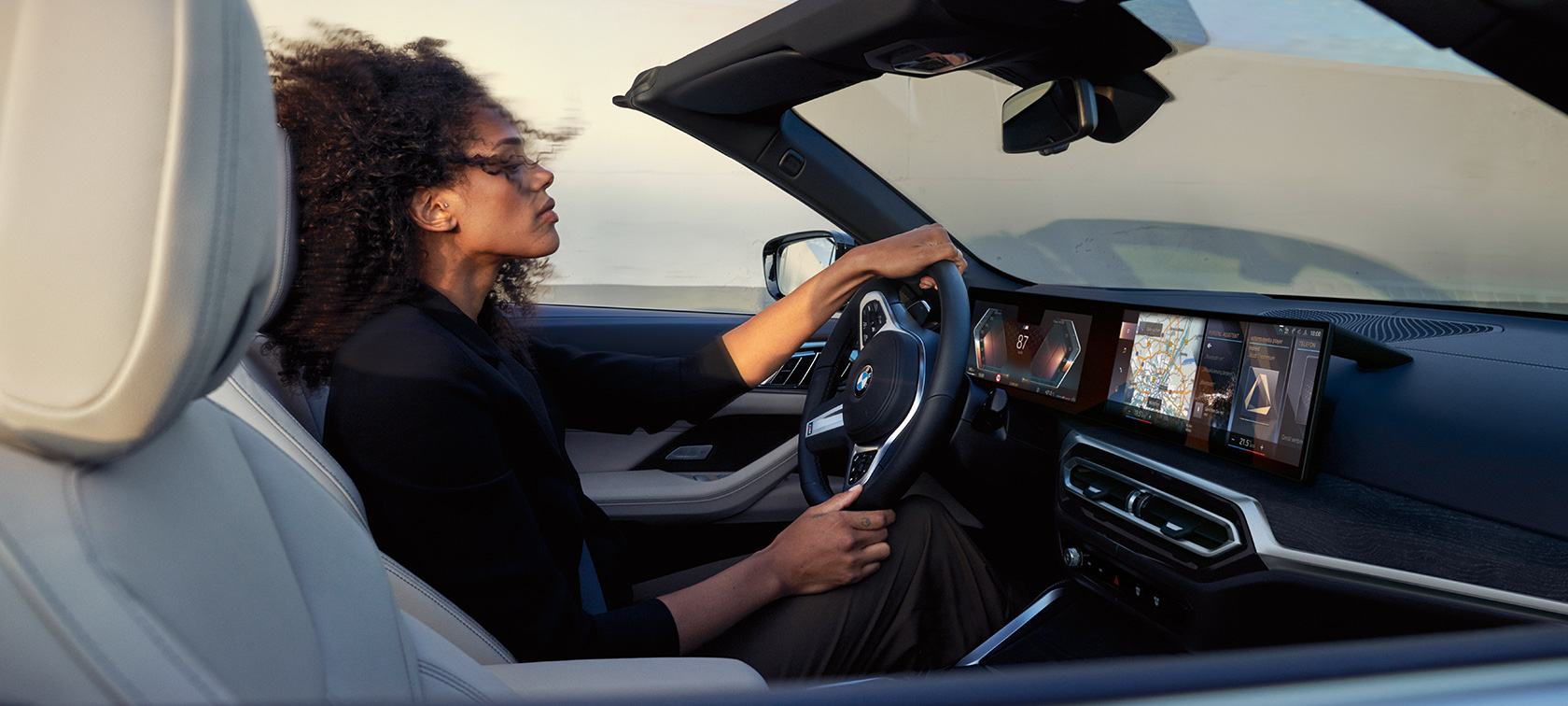 Digitale Services und Fahrerassistenzsysteme BMW 4er Cabrio G23 2020 BMW 4er Cabrio G23 2020 Innenraum Fahrerassistenzsysteme digitale Services