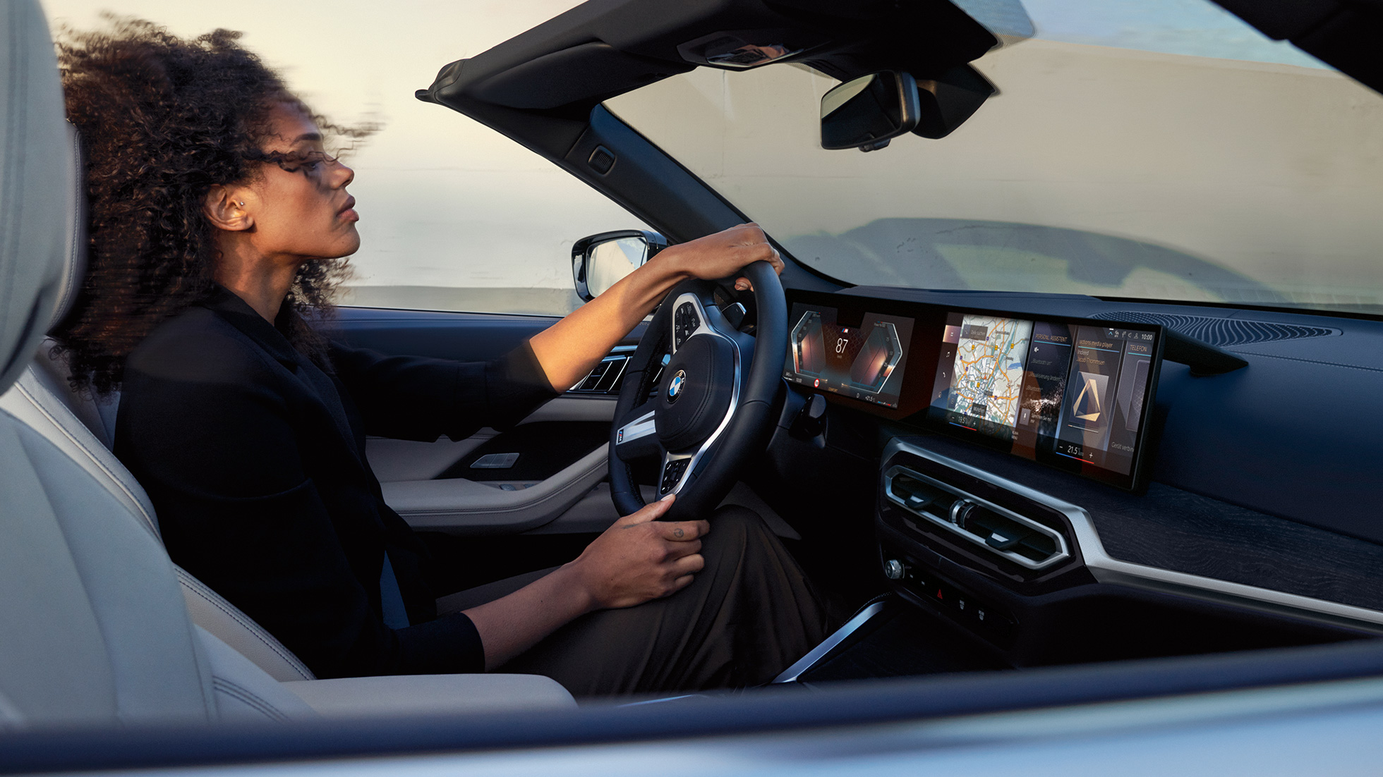 Cockpit BMW 4er Cabrio G23 BMW 4er Cabrio G23 2020 Innenraum mit Lenkrad, Instrumententafel und Control Display