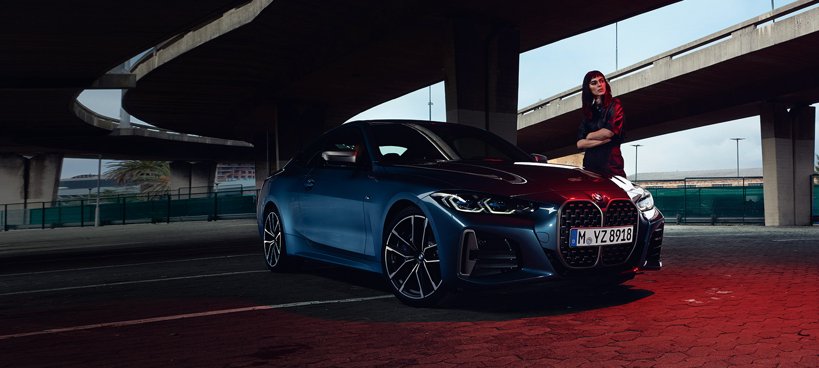 BMW 4er Coupé G22 2020 Dreiviertel-Frontansicht mit Model