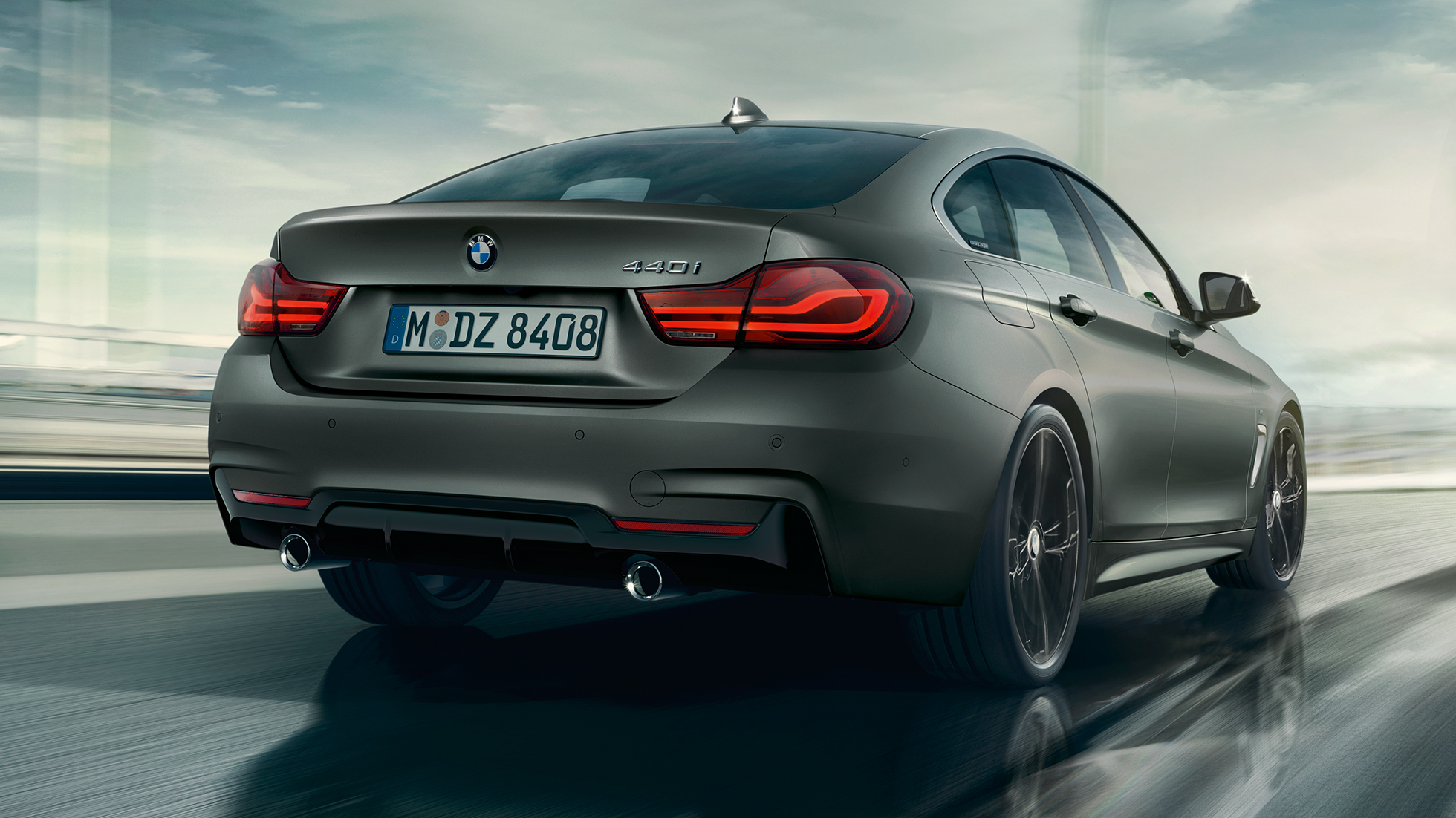 BMW 4er Gran Coupé, Dreiviertel Heckschuss während der Fahrt F36 BMW 4er Gran Coupé, Dreiviertel Heckschuss während der Fahrt F36
