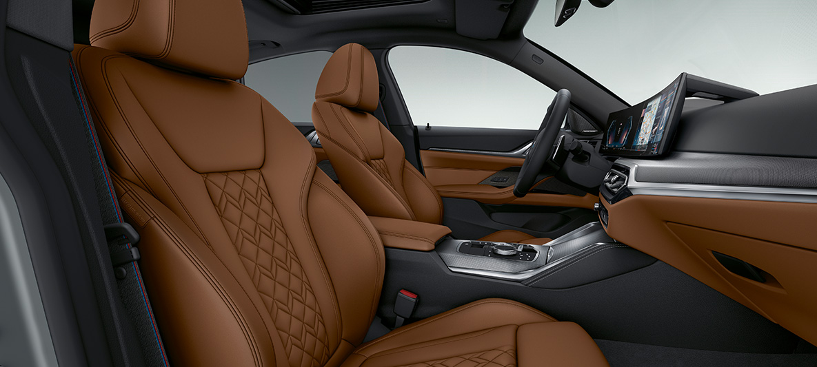 Allestimento in pelle Merino full BMW Individual Ivory White della BMW Serie 4 Gran Coupé G26 2021 interni Rivestimenti interni in pelle Merino full BMW Individual Tartufo BMW Serie 4 Gran Coupé G26 2021 Abitacolo Cockpit